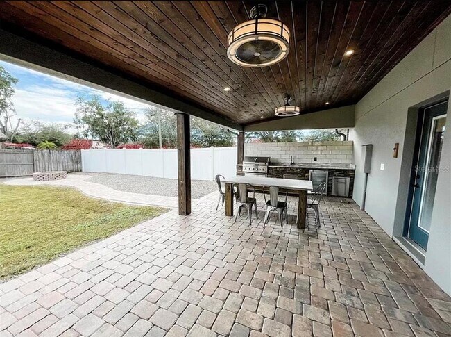 Building Photo - 18505 3rd Ave