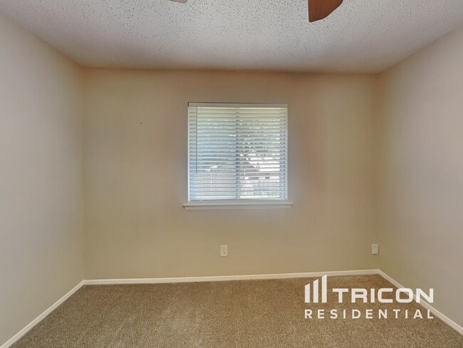 Building Photo - 304 Shelmar Dr