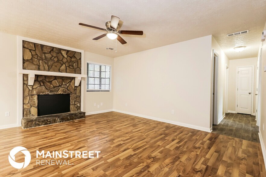 Building Photo - 9395 Forest Knoll Dr