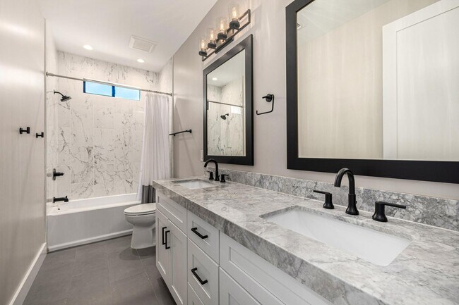 Building Photo - 3821 E Devonshire Ave