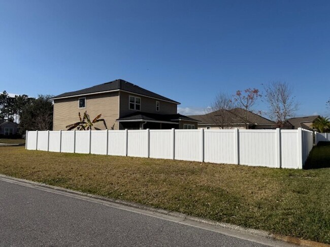 Building Photo - Like New 4/2.5 St. Augustine