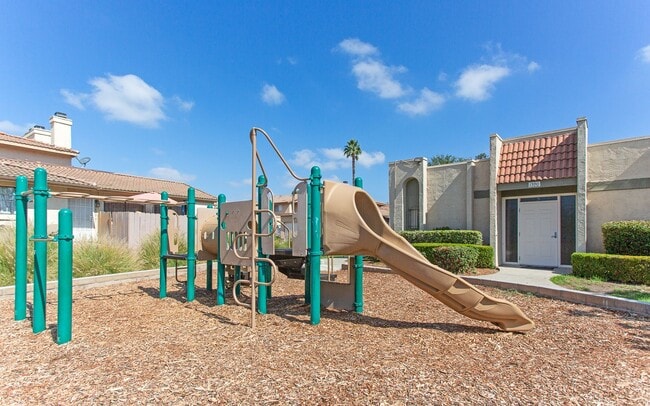 Building Photo - Great 2 BD Home in the Lake Park Terrace C...