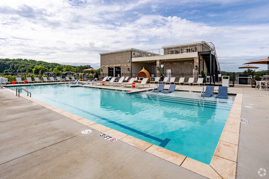 Pool - Elevate at Topside