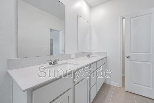 Building Photo - 2939 Maloof Dr