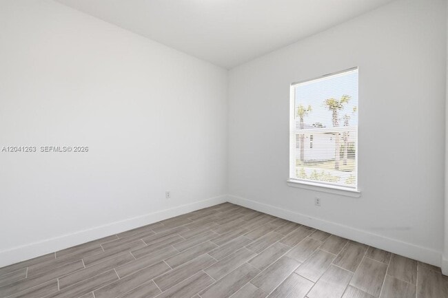 Building Photo - 195 Rotonda Blvd W