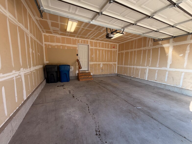 Building Photo - 1987 Churchill Dr