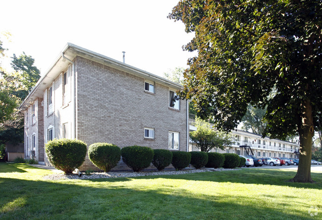 Primary Photo - Canterbury Court Apartments