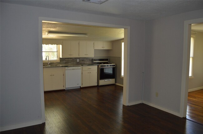 Building Photo - 110 Cedar St