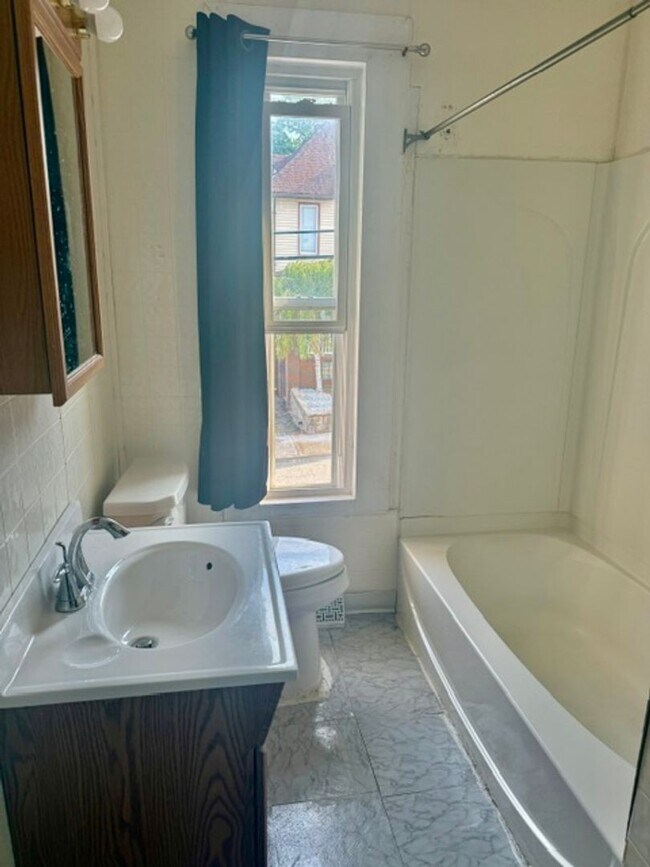 Building Photo - 2 Bedroom House for Rent Irwin, PA 15642