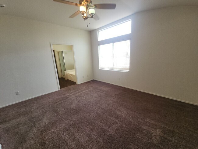 Building Photo - Two story in well established Las Vegas neighborhood