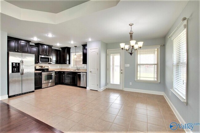 Building Photo - 24603 Rolling Vista Dr