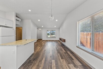 Building Photo - Spacious and Updated Pet Friendly Home