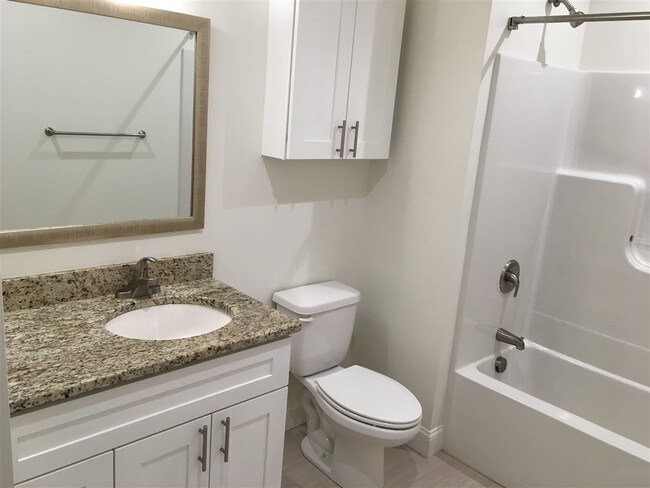 Building Photo - 875 Elm St