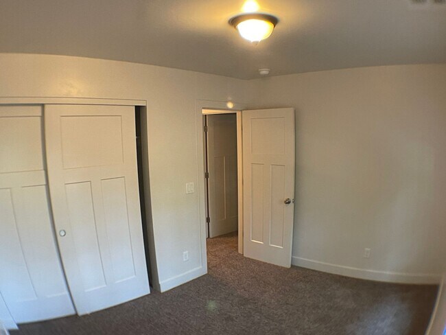 Building Photo - Spacious 3-Bedroom Home in Serene Mountain...