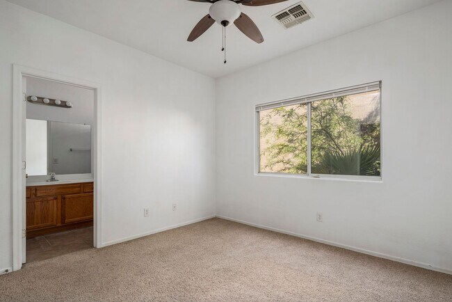 Building Photo - Beautiful 3 bedroom patio home with open f...