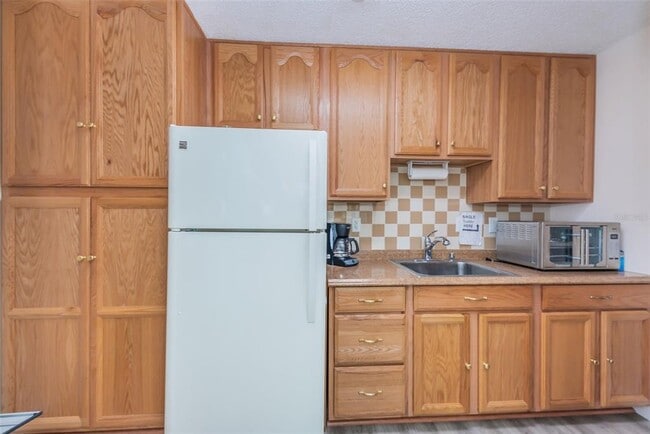 Building Photo - 2575 Pine Ridge Way S
