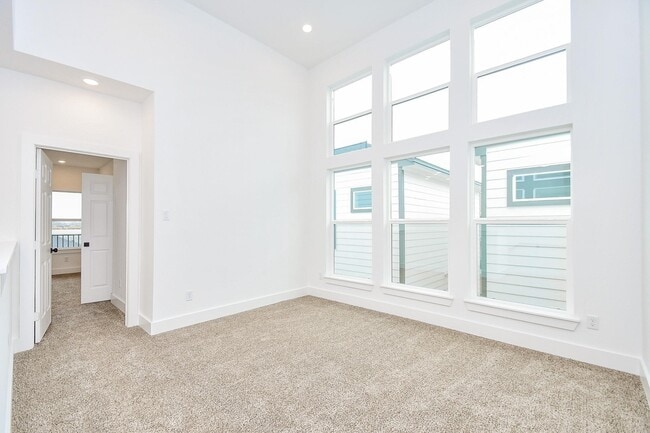 Building Photo - 4913 Nichols St