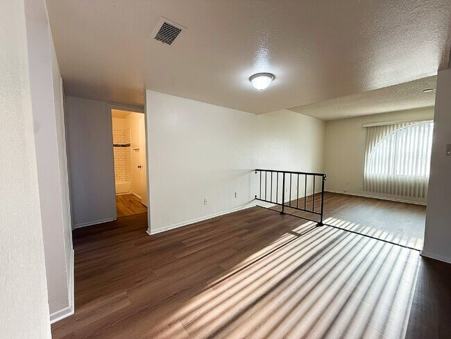 Building Photo - Spacious North Phoenix Home on Large Lot – Move-In Ready!