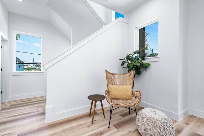 Building Photo - 3203 St Emanuel St