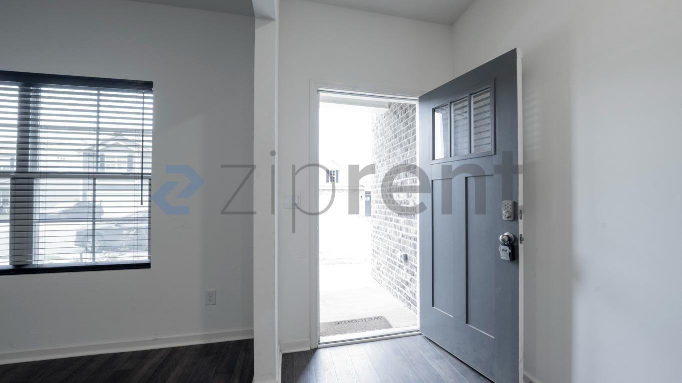 Building Photo - Unit