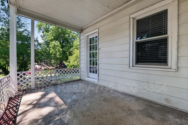 Building Photo - 2322 Belfast Dr