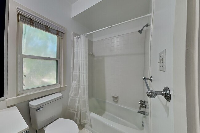 Building Photo - 3420 Binkley Ave