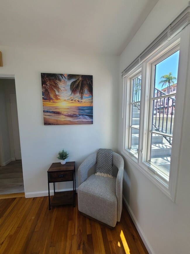 Building Photo - Charming 2 Bed 1 bath "fully furnished mon...