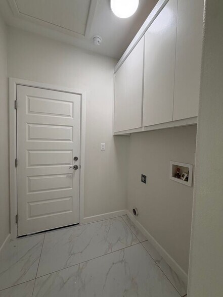 Building Photo - 903 La Laguna Rd