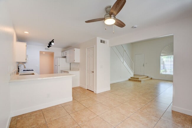 Building Photo - Renovated and Modern. This fantastic 2br in a gated community in Silverado Ranch has all the amen...