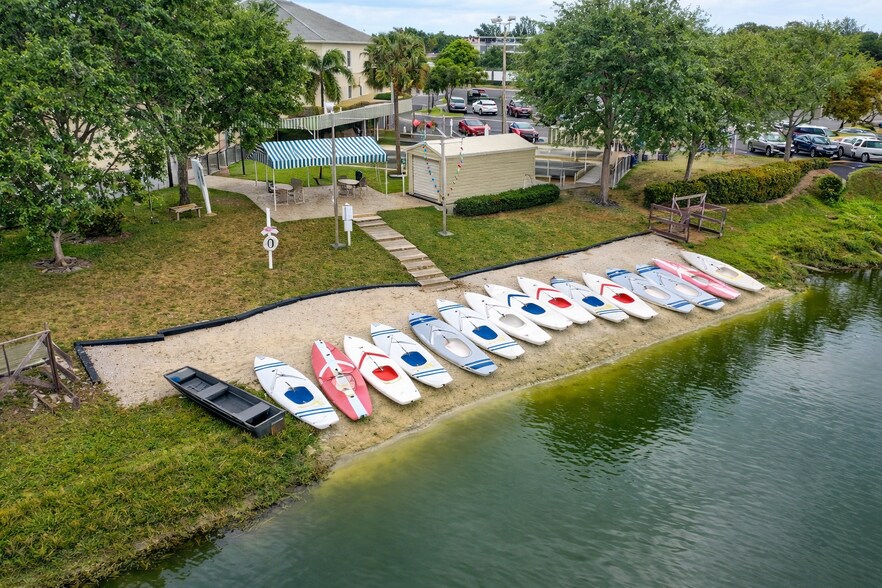 Building Photo - 222 Somerset L