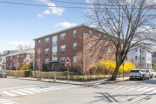 Building Photo - 30 Chester St