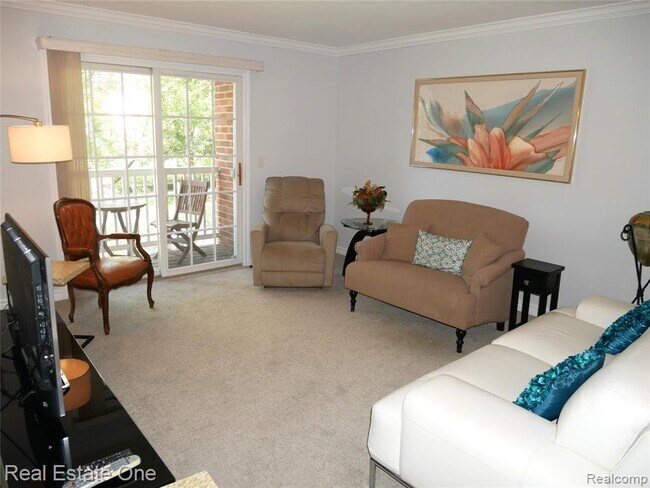 Building Photo - 444 Chester St