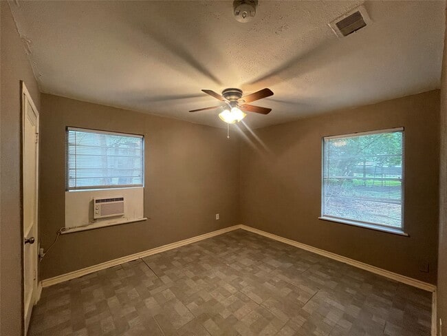 Building Photo - 5314 Dewberry St