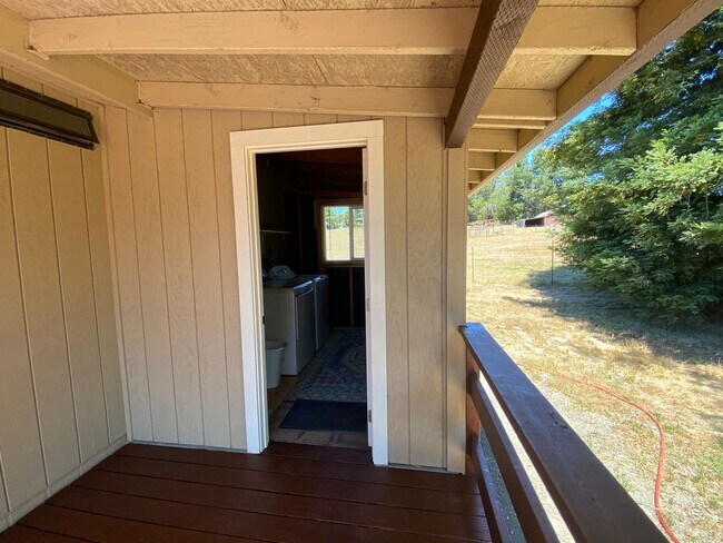 Building Photo - Private, Gated and Views -2 Bdm 2 Bath Gra...