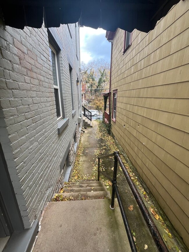 Building Photo - Five Bedroom Available for 26-27 School Year!