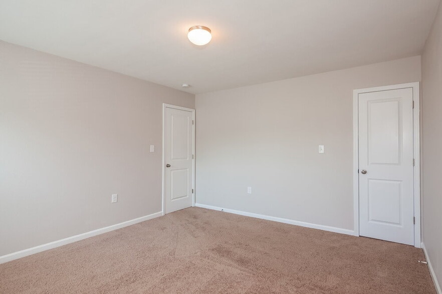 Building Photo - 3703 Alexander Forest Dr