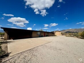 Building Photo - Ranch Style Home on 3 Acres Close to Sagua...