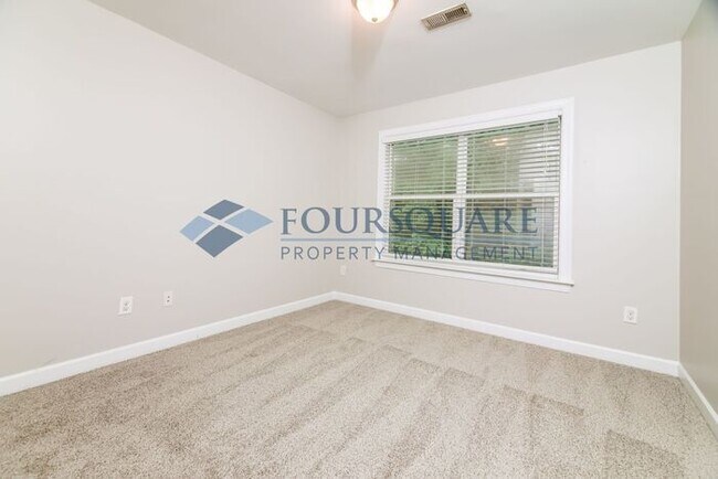 Building Photo - End Unit Townhome| 2nd Floor Loft Space | ...