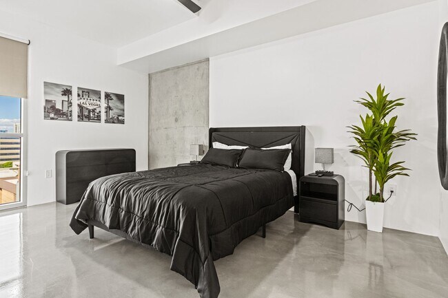 Building Photo - Furnished Juhl Condo w/ Balcony & City Views