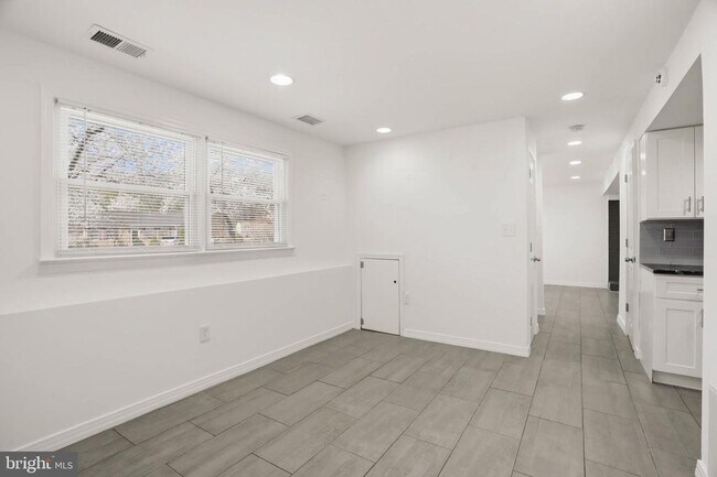 Building Photo - 9518 Blanchard Dr