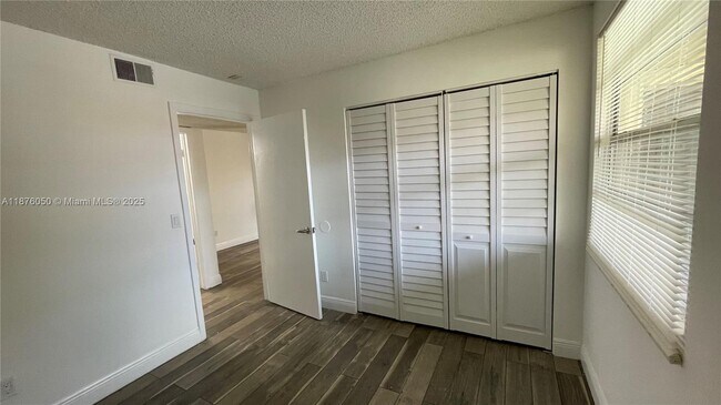 Building Photo - 1247 SW 46th Ave