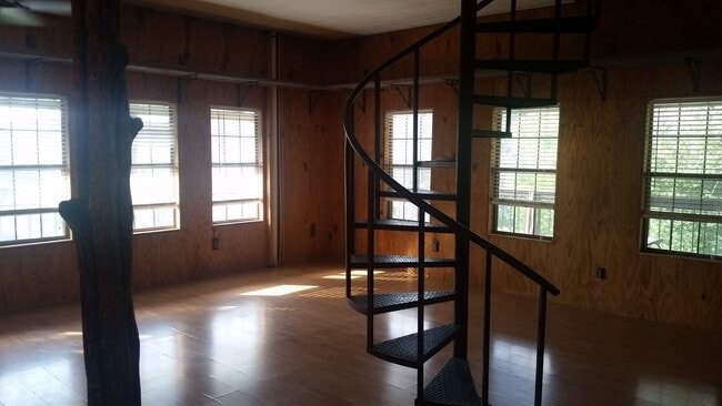 Building Photo - 727 Indian Mound Rd
