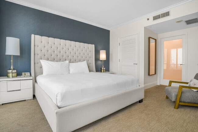 Building Photo - 4401 Collins Ave