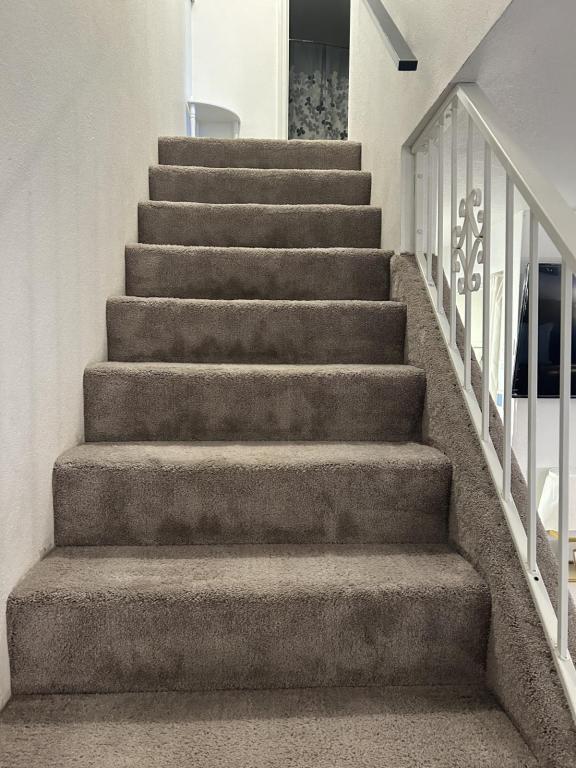 Building Photo - 2215 Poplar Dr