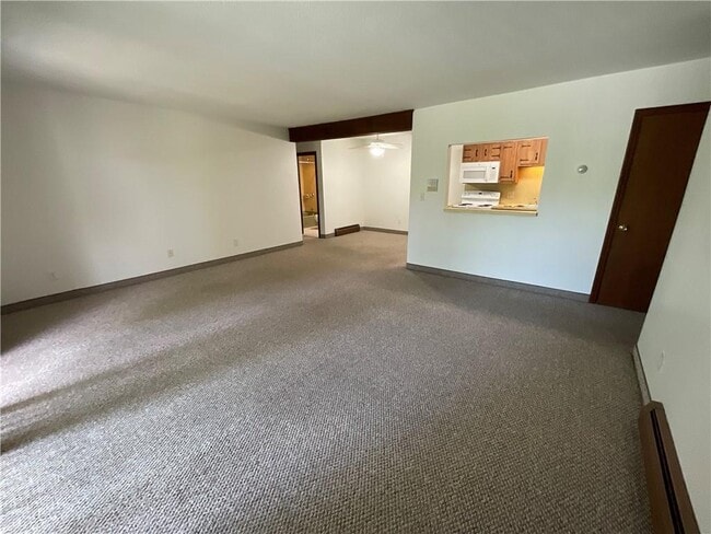 Building Photo - 680 Hartford Pike