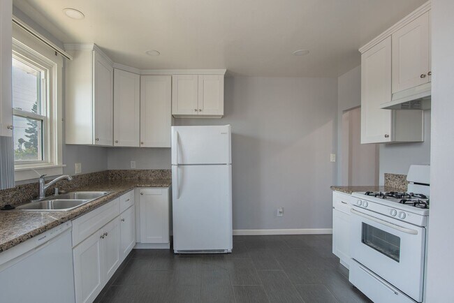 Building Photo - 4818-4822 33rd Street