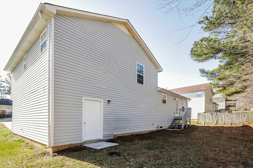 Building Photo - 385 River Trace Dr