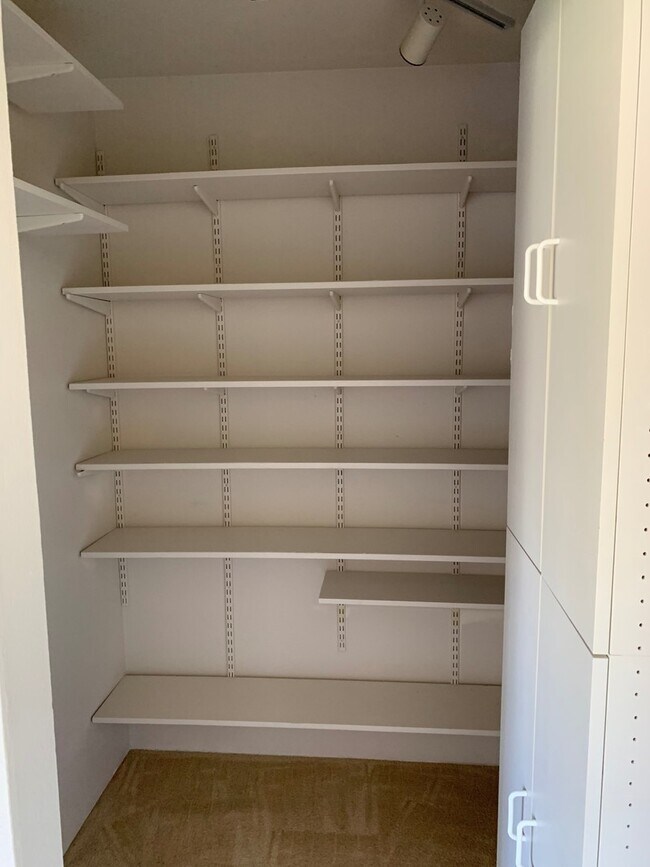 Building Photo - LakeView, Mount lake terrace - 2 bed 1.5 b...