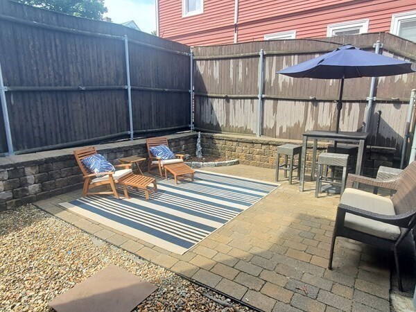 Building Photo - 1 Grayson St