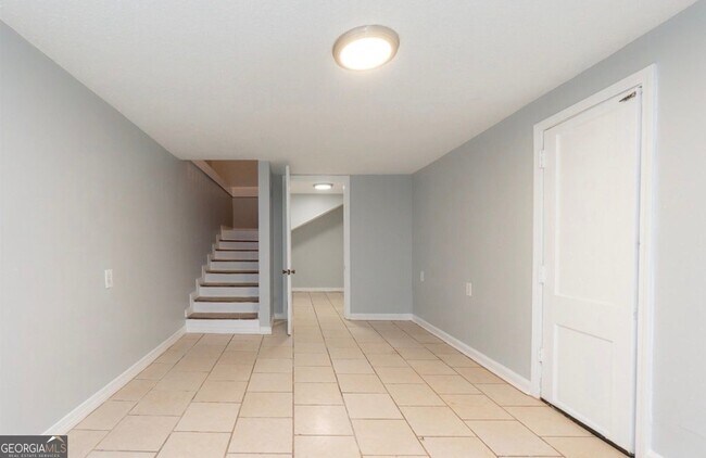 Building Photo - 1755 Foster Pl